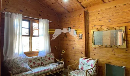 Casa de 270m² à venda, 2 dormitórios, 2 vagas de garagem, com Piscina, refúgio para sossego em meio