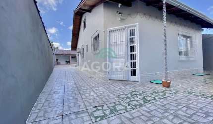 Casa térrea com 4 (quatro) dormitórios e piscina, localizada no bairro Nossa Sta. das Graças.