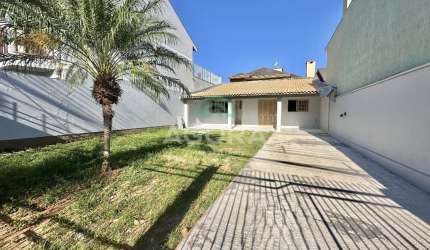 Casa térrea de 70m² com 1 (um) dormitório, localizada no bairro Moinhos de Vento em Canoas.