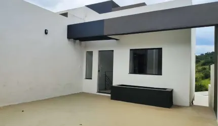 Casa à venda: 2 quartos, 1 suíte, 1 sala, 2 banheiros, 2 vagas, 88m²