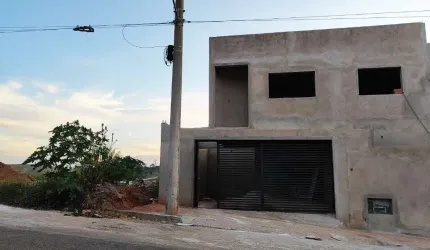 Casa à venda: 3 quartos, 1 suíte, 1 sala, 2 banheiros, 2 vagas, 119m².