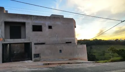 Casa à venda: 3 quartos, 1 suíte, 1 sala, 2 vagas, 119m² - Confira!