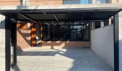 Triplex de Alto Padrão em Balneário Piçarras - Arquitetura Moderna a 400m do Mar!