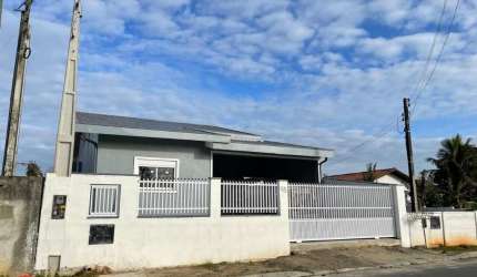 - Casa 01 suite mais 4 dorm. Praia do Grant - Barra Velha