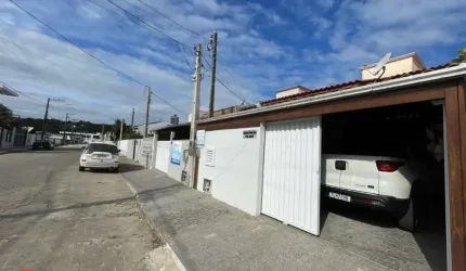 Casa para venda no centro de Penha/SC.