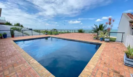 Casa frente mar em piçarras com 07 Suítes