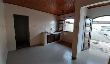 Casa à venda no bairro Praça da Bandeira em Araruama/RJ