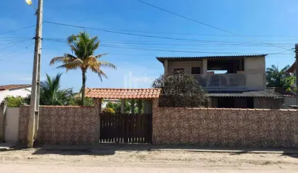Casa à venda no bairro Praça da Bandeira em Araruama/RJ