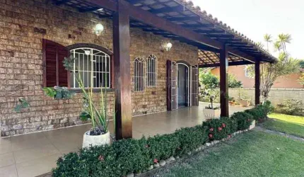 Ótima casa com anexo em Praia Seca