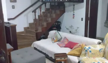 Sobrado à venda no bairro Vila Santa Rosa - Guarujá/SP