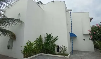 Casa Alto Padrão para Venda e Aluguel em Jardim Virgínia Guarujá-SP