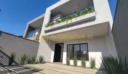 Lindo Sobrado com 3 quartos sendo 1 suíte em Itacolomi, Balneário Piçarras, Santa Catarina