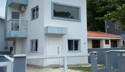 Sobrado Mobiliado com 126m² á aproximadamente 6,4km da Praia dos Ingleses