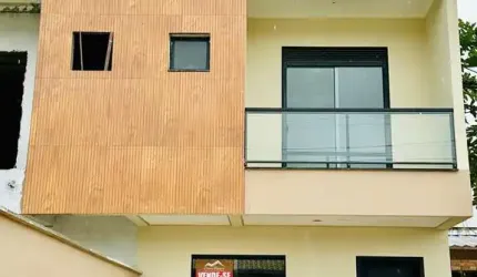 Sobrado com área total de 142m² á aproximadamente 8km da Praia dos Ingleses