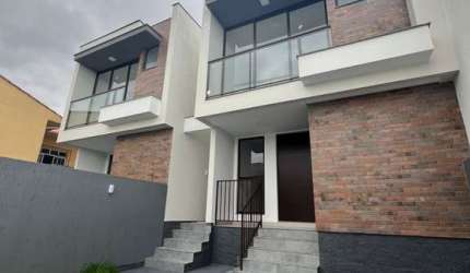 Excelente Sobrado com 103m² em localização privilegiada em Serraria, São José/SC.