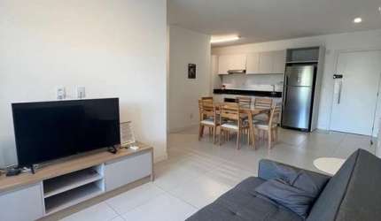 Apartamento 2 dormitórios a 200 metros da Praia dos Ingleses
