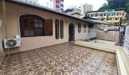 Casa com 3 dormitórios à venda, 160 m² por R$ 590.000 - Passos/ jf