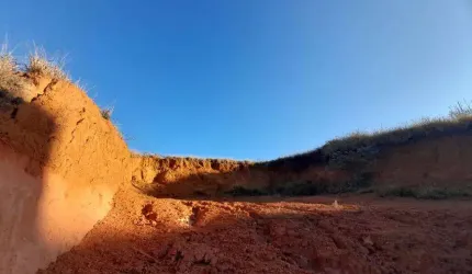 Terreno com 532 m², no Condomínio Portal do Aeroporto, aceita financiamento.