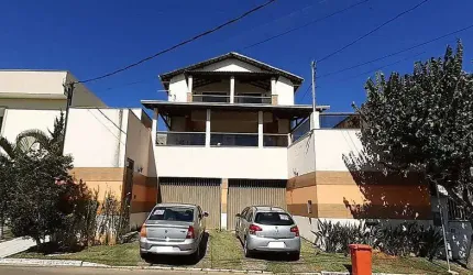 Casa com 6 quartos , no Condomínio São Lucas, aceita financiamento.