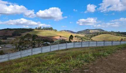 Terreno com 680 m², no Alphaville, aceita financiamento.