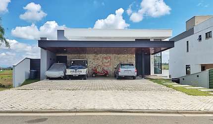 Casa com 4 suítes, no Condomínio Alphaville, estuda permuta.