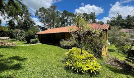 Ideal para quem busca uma casa com bastante área verde.