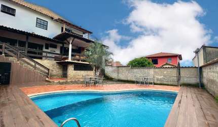 Casa com 04 quartos, no Alto dos Pinheiros.