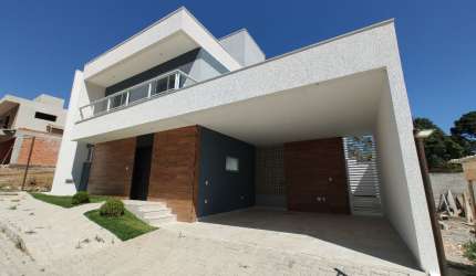 Casa em Condomínio com 3/4, sendo 01 suíte, com 02 vagas de garagem