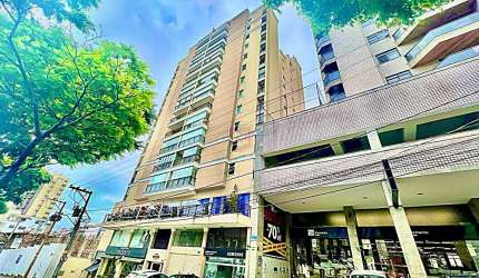 Belíssimo apartamento de frente para Avenida, com grande incidência solar