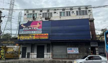 Ótima loja de 270m2 e 3 banheiros para alugar por 8.000,00. Rua Dr. Alfredo Backer, nº 446 loja , Trindade - São Gonçalo - RJ
