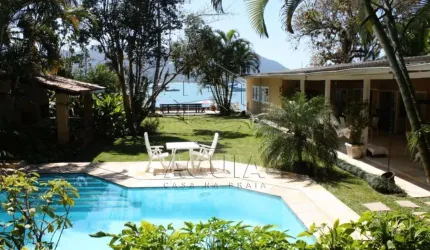 Casa pé na areia na Praia Saco da Ribeira em Ubatuba!
