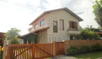 Casa em condomínio à venda pertinho da praia do Lazaro em Ubatuba!