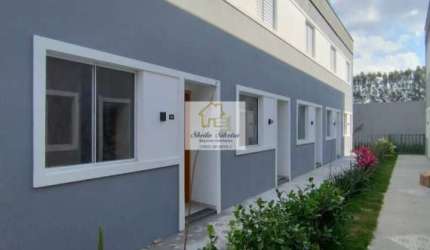 Sobrado novo em condomínio, 2 quartos, sala, cozinha, quintal e 1 vaga