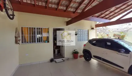 Casa em Condomínio com 2 quartos, cozinha, 3 vagas coberta e churasqueira