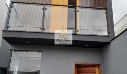 Sobrado com 3 quartos, suíte e quintal grande
