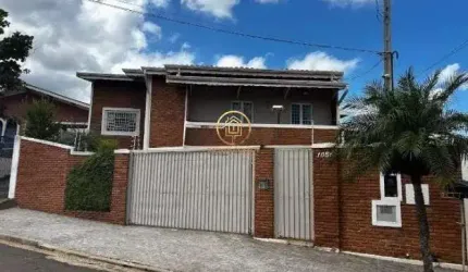 Sobrado a venda com 3 dormitórios, sendo uma suíte no bairro Jardim Boa Esperanç