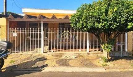 Casa à venda com 3 quartos, 1 suíte, e edícula no Jardim Leonor em Campinas/SP.