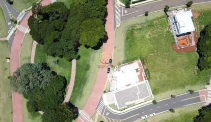 Casa á venda com 202m², 3 suítes no condomínio em Jaguariúna/SP.