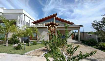 Casa à venda no Parque das Quaresmeiras, 219m², 1 suíte, 4 vagas