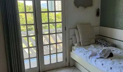 Vendo otima casa em condominio de 3 quartos no Anil com 407 m2