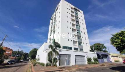 Magnífico apartamento repleto de armários no Tubalina
