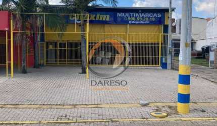 CASA COM PÁTIO AMPLO E COBERTO DE 110,00m² EM LOCALIZAÇÃO PRIVILEGIADA