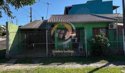 LINDA CASA DE ESQUINA C/ 2 DORM. EM ÓTIMA LOCALIZAÇÃO