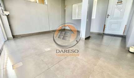 LINDO SOBRADO SEMI-MOBILIADO C/ 2 DORM. AO LADO DO CENTRO DA CIDADE