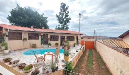Linda Casa. 3 suites e 2 quartos.