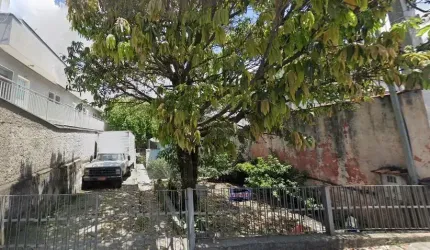Terreno com 300m² com uma casa nos fundos, otimo para investimentos  - Vila Nova Galvão - R$ 499.000,00