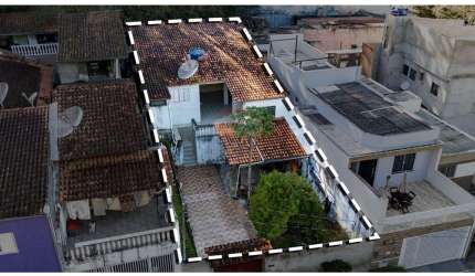 Casa a venda com 2 quartos(dormitórios), sendo 1 suite, rua sem saída, bairro calma, mas próximo ao centro comercial, entre outras facilidades