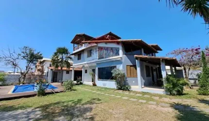 Magnífica Casa com Área de Lazer Completa no Condomínio dos Pássaros