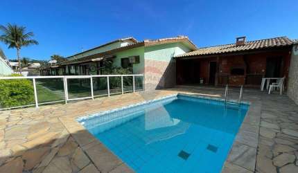 Casa de Condomínio com dois dormitórios e piscina à venda no Peró, Cabo Frio