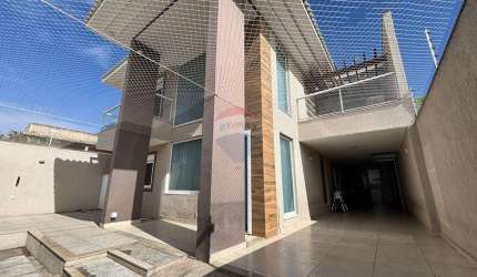 CASA INDEPENDENTE DE ALTO PADRÃO COM 04 QUARTOS. 266 m2 DE ÁREA CONSTRUÍDA